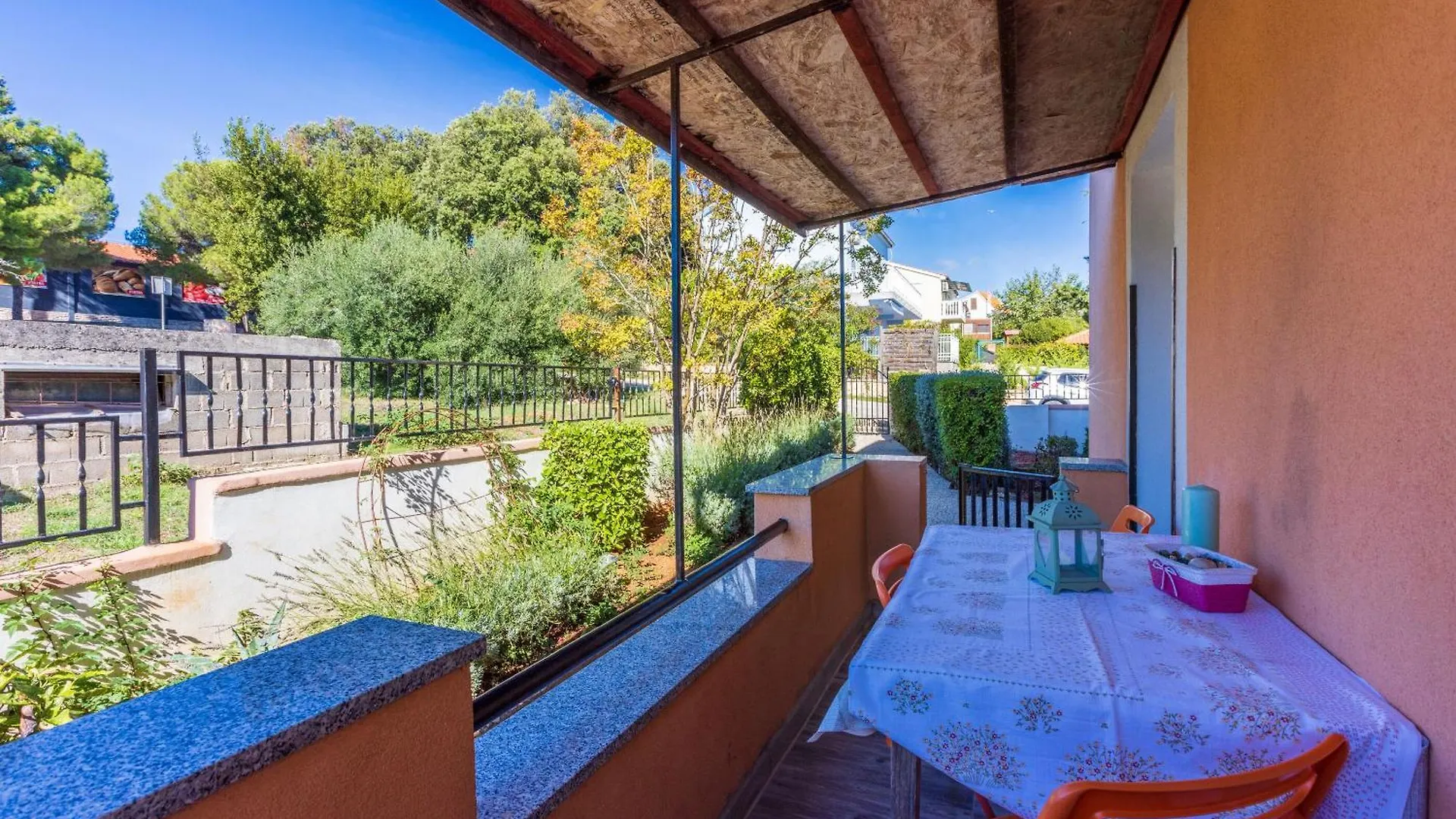 באניולה Apartments Davor 0*,  קרואטיה